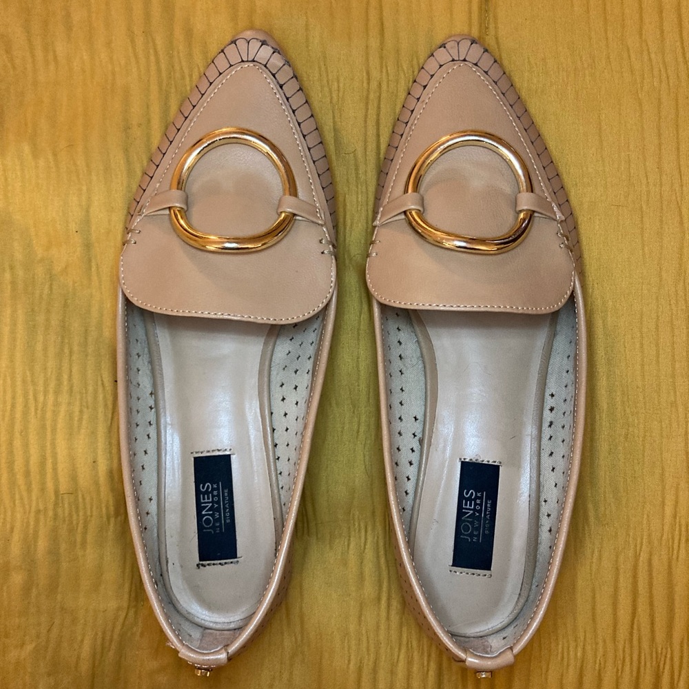 Tan Flats With Gold Ring Jones New York Signature